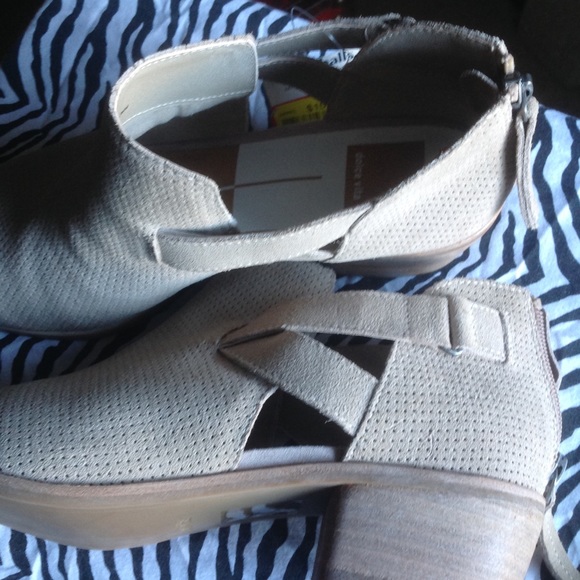 REDUCED‼️NEW LADIES 9.5 Beige Suede Zipped Slip On - Picture 5 of 8